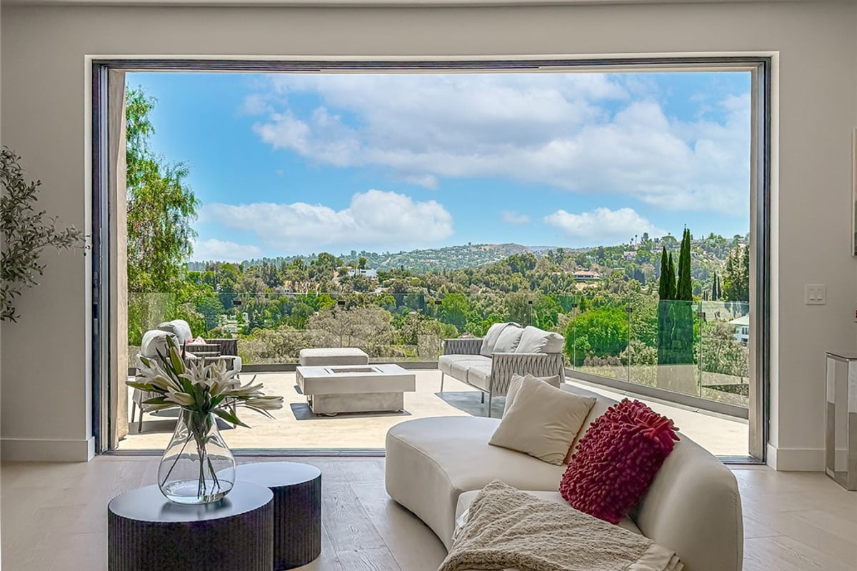 5134 Medina, Woodland Hills, CA 91364 — photo 1 of 58