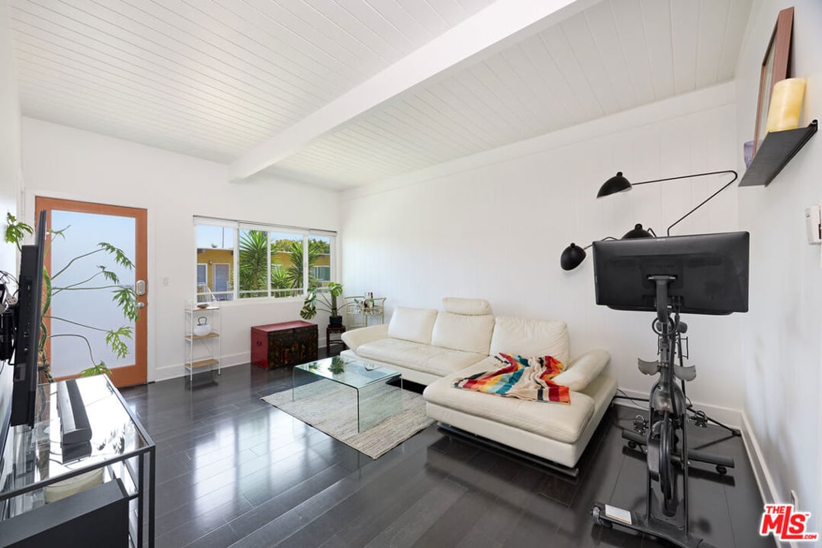 2325 Kansas Avenue 9, Santa Monica, CA 90404 — photo 1 of 18