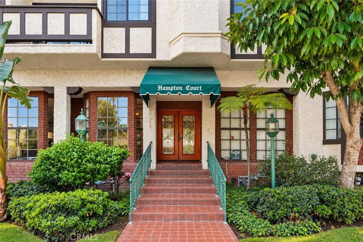 17914 Magnolia Boulevard 135, Encino, CA 91316 — photo 1 of 26