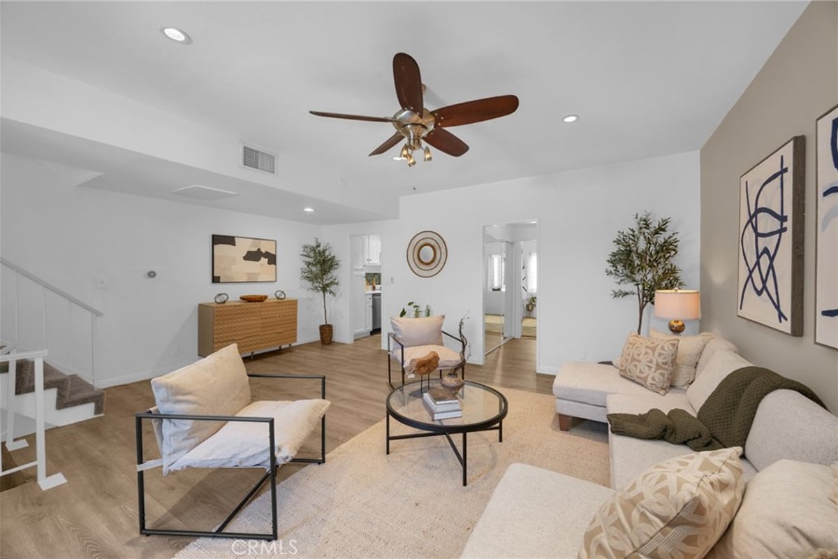 6540 Hayvenhurst Avenue 35, Lake Balboa, CA 91406 — photo 1 of 32