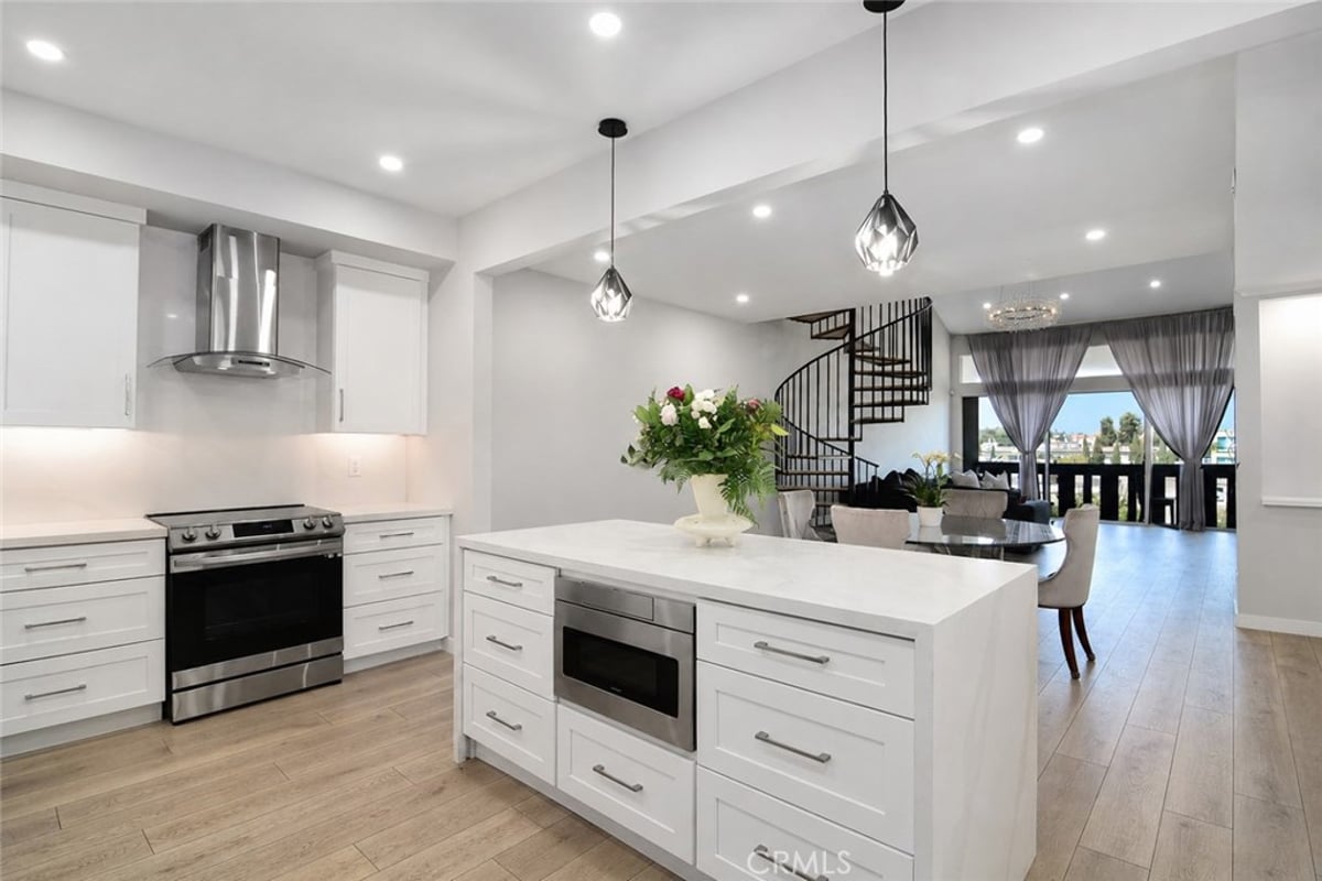 5216 Yarmouth Avenue 307, Encino, CA 91316 — photo 1 of 29