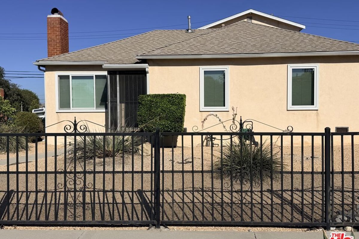 3600 Chesapeake Avenue, Los Angeles, CA 90016 — photo 1 of 31
