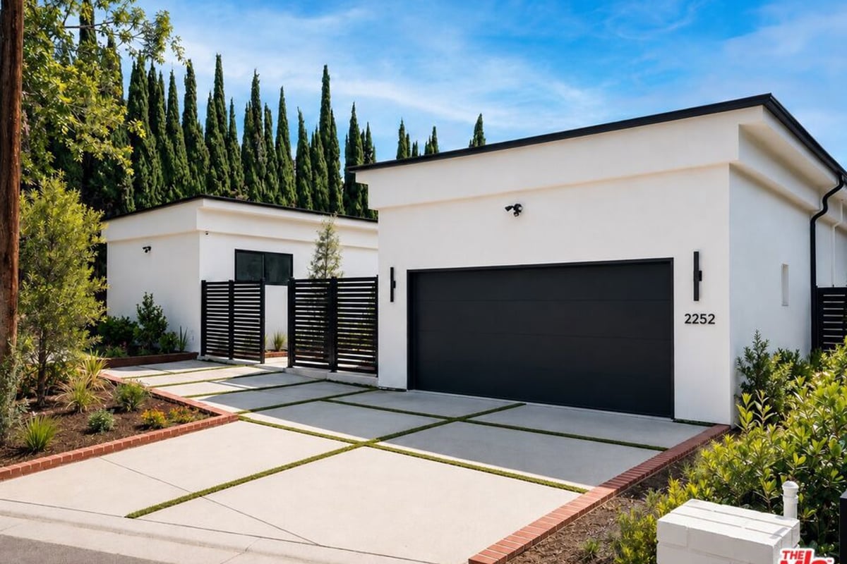 2252 Gloaming Way, Los Angeles, CA 90210 — photo 1 of 49