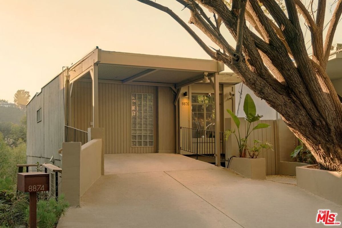 8876 Lookout Mountain Avenue, Los Angeles, CA 90046 — photo 1 of 19