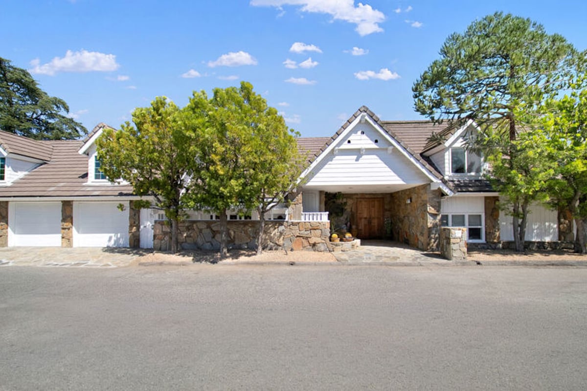 2312 Kimridge Road, Beverly Hills, CA 90210 — photo 1 of 40