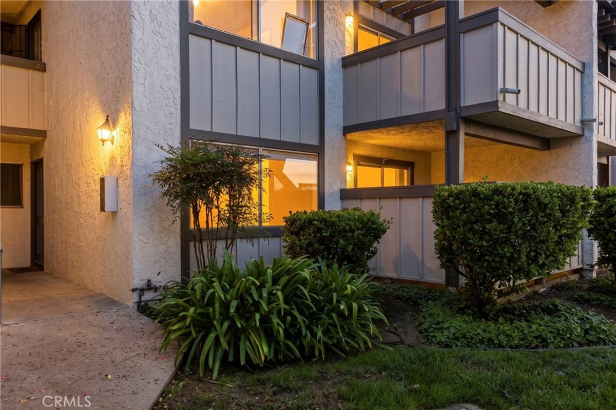 1346 E Hillcrest 42, Thousand Oaks, CA 91362 — photo 1 of 19
