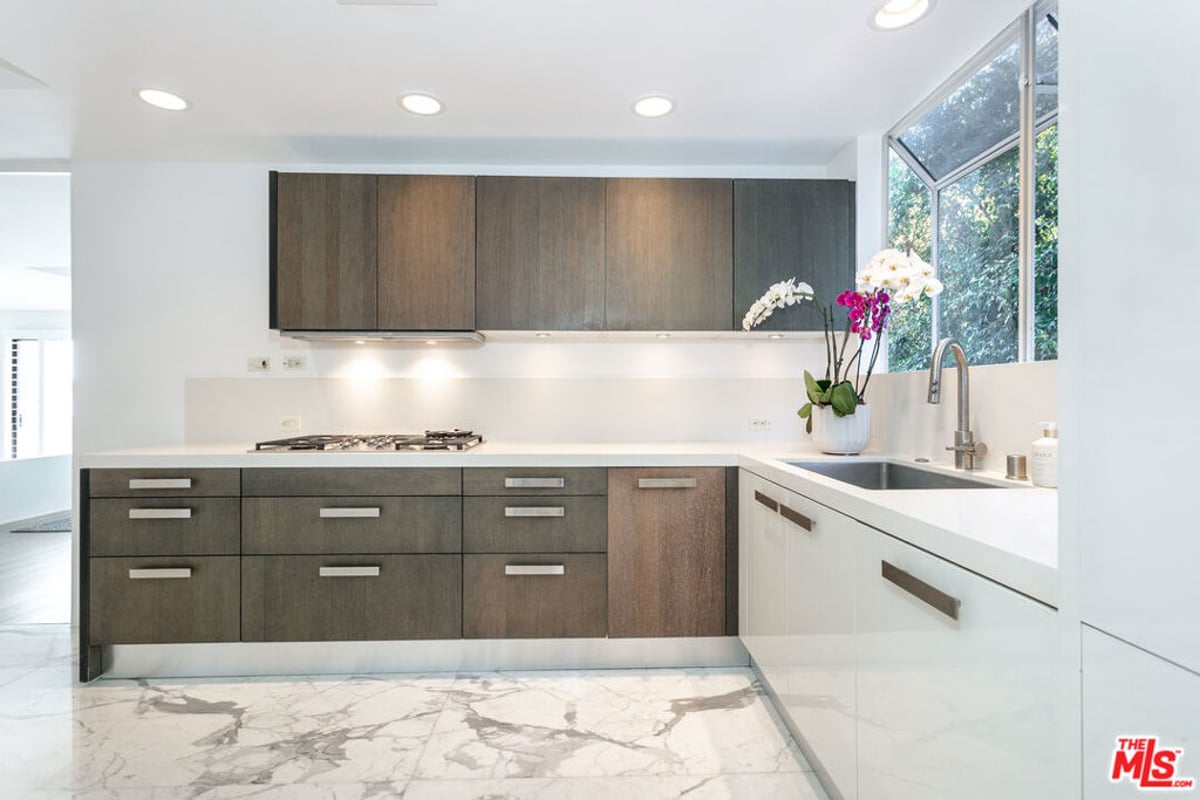 9033 Vista Grande Street 2, West Hollywood, CA 90069 — photo 1 of 38