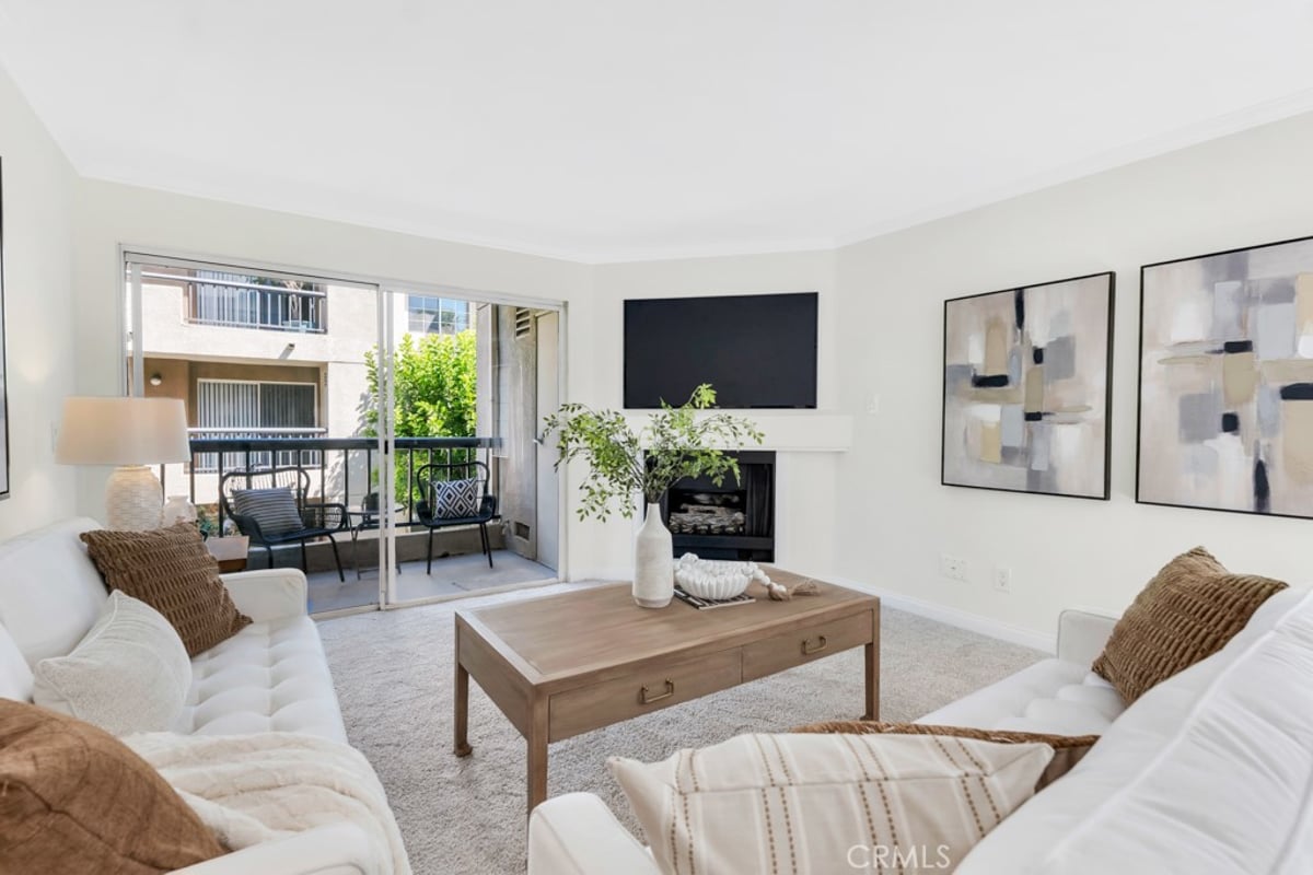5535 Canoga Avenue 215, Woodland Hills, CA 91367 — photo 1 of 17