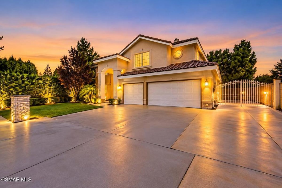 1014 Borden Avenue, Simi Valley, CA 93065 — photo 1 of 37