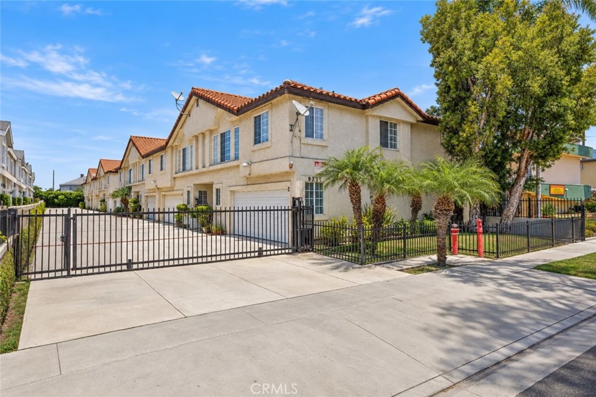 9333 Elm Vista Drive 4, Downey, CA 90242 — photo 1 of 17