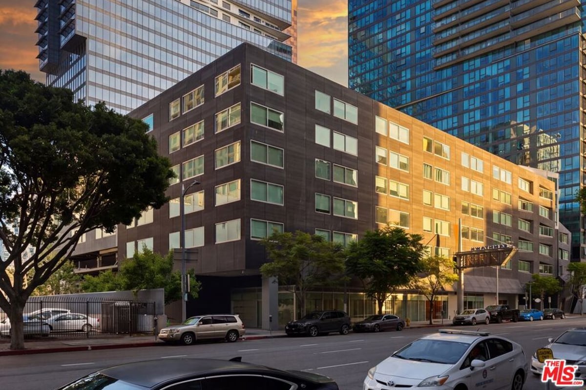 901 S Flower Street 513, Los Angeles, CA 90015 — photo 1 of 27