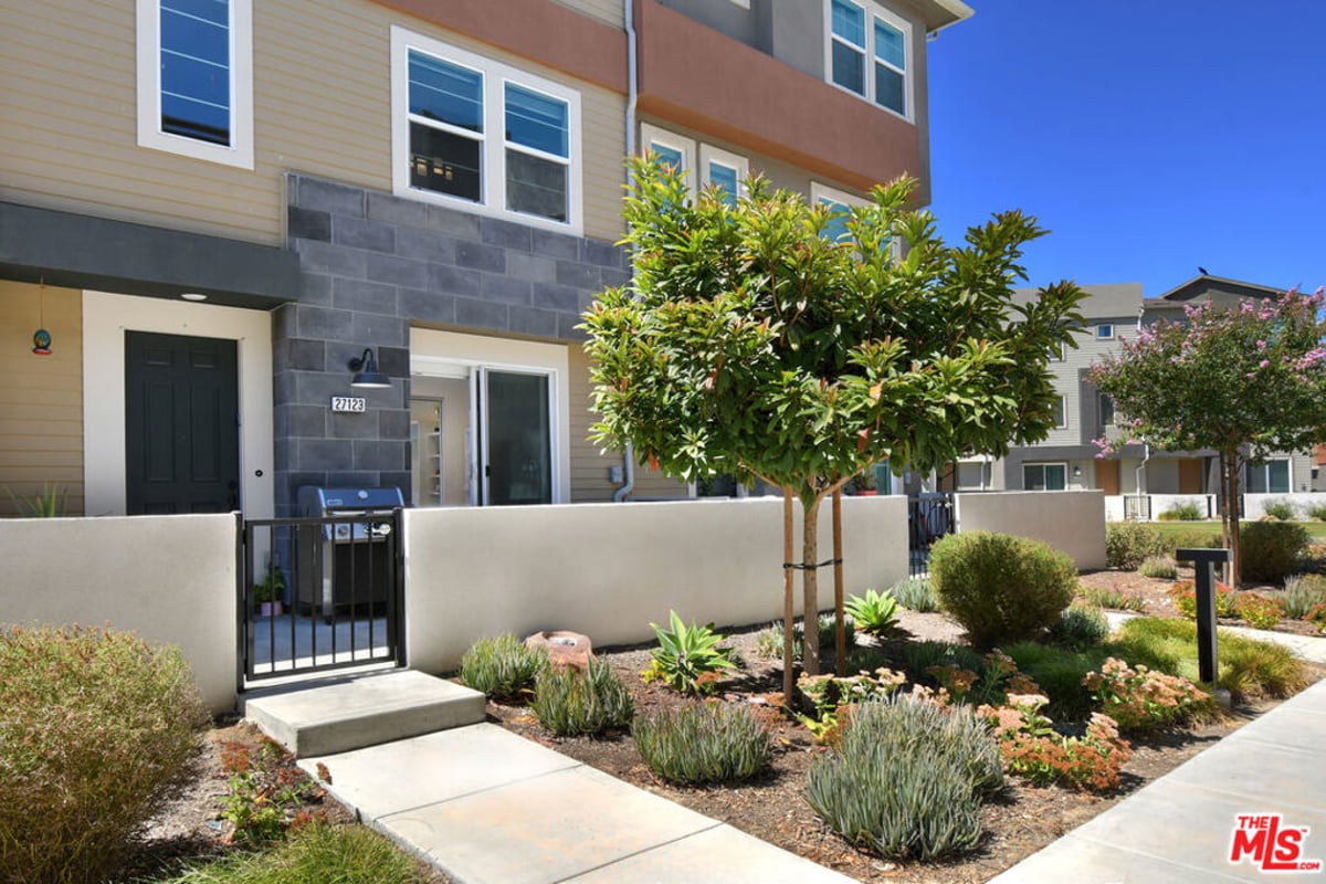 27123 Red Tail Place, Valencia, CA 91381 — photo 1 of 48