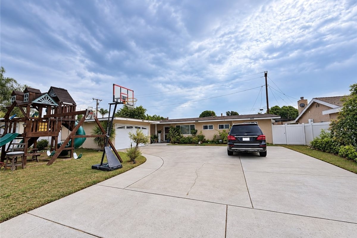 446 S Lowell, Covina, CA 91723 — photo 1 of 5