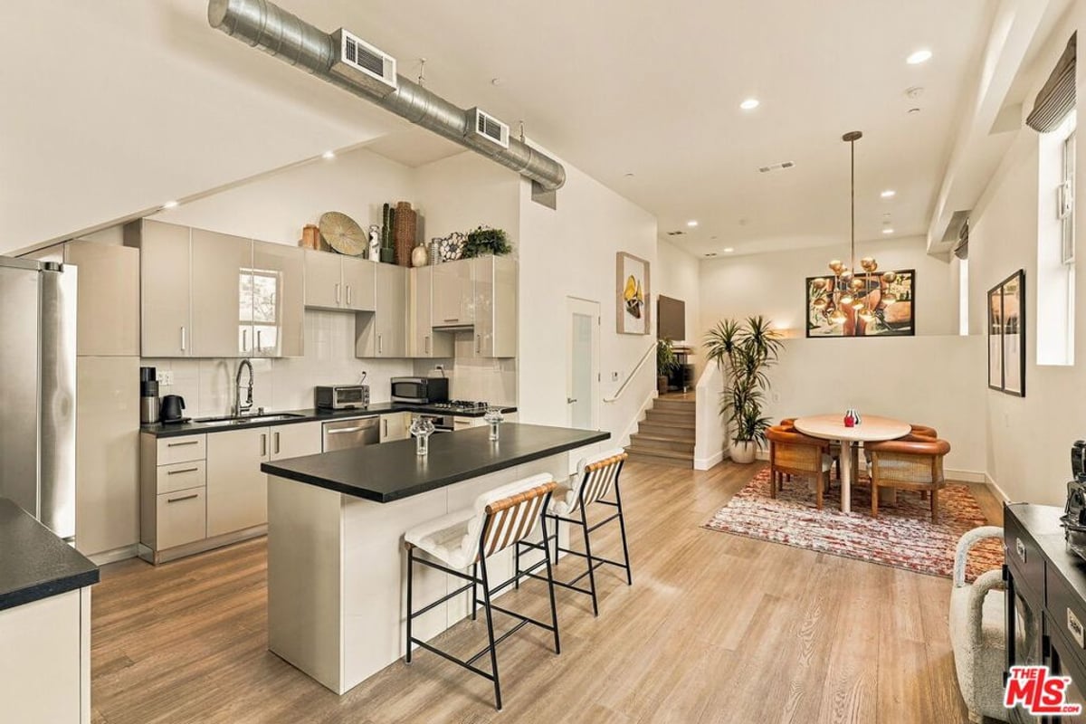 8703 W West Knoll Drive 104, West Hollywood, CA 90069 — photo 1 of 24