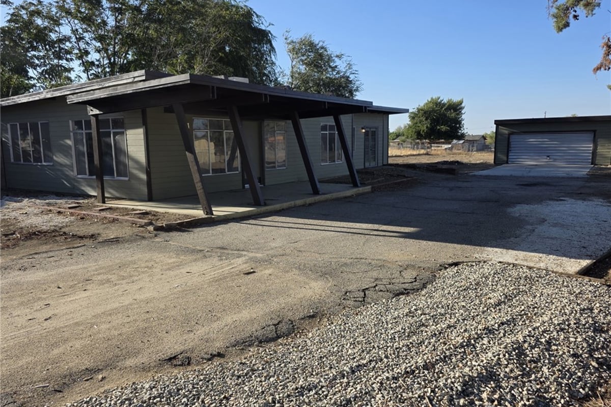 8955 E Avenue T12, Littlerock, CA 93543 — photo 1 of 34