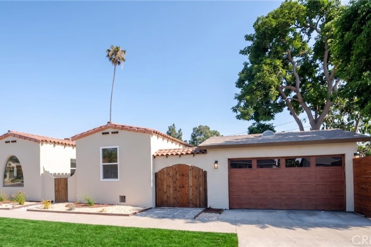 2391 Fashion Ave, Long Beach, CA 90810 — photo 1 of 35