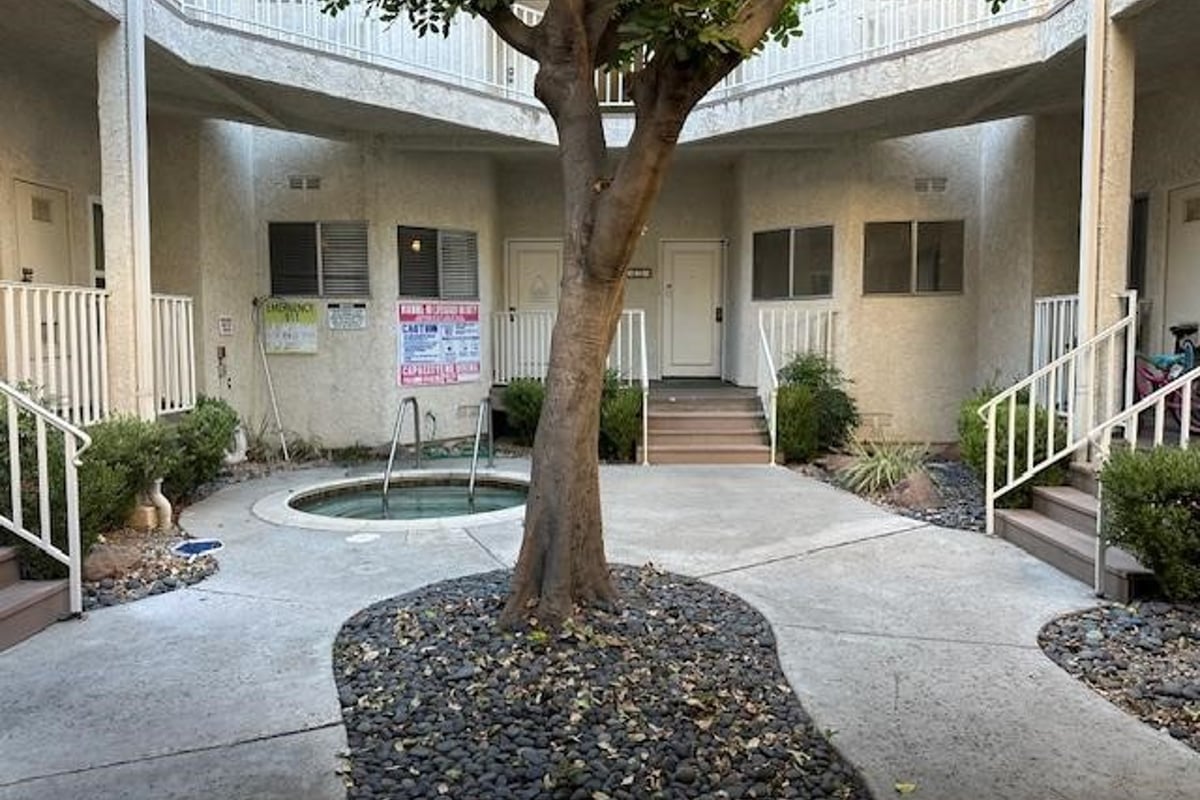 3378 Darby 327, Simi Valley, CA 93063 — photo 1 of 2