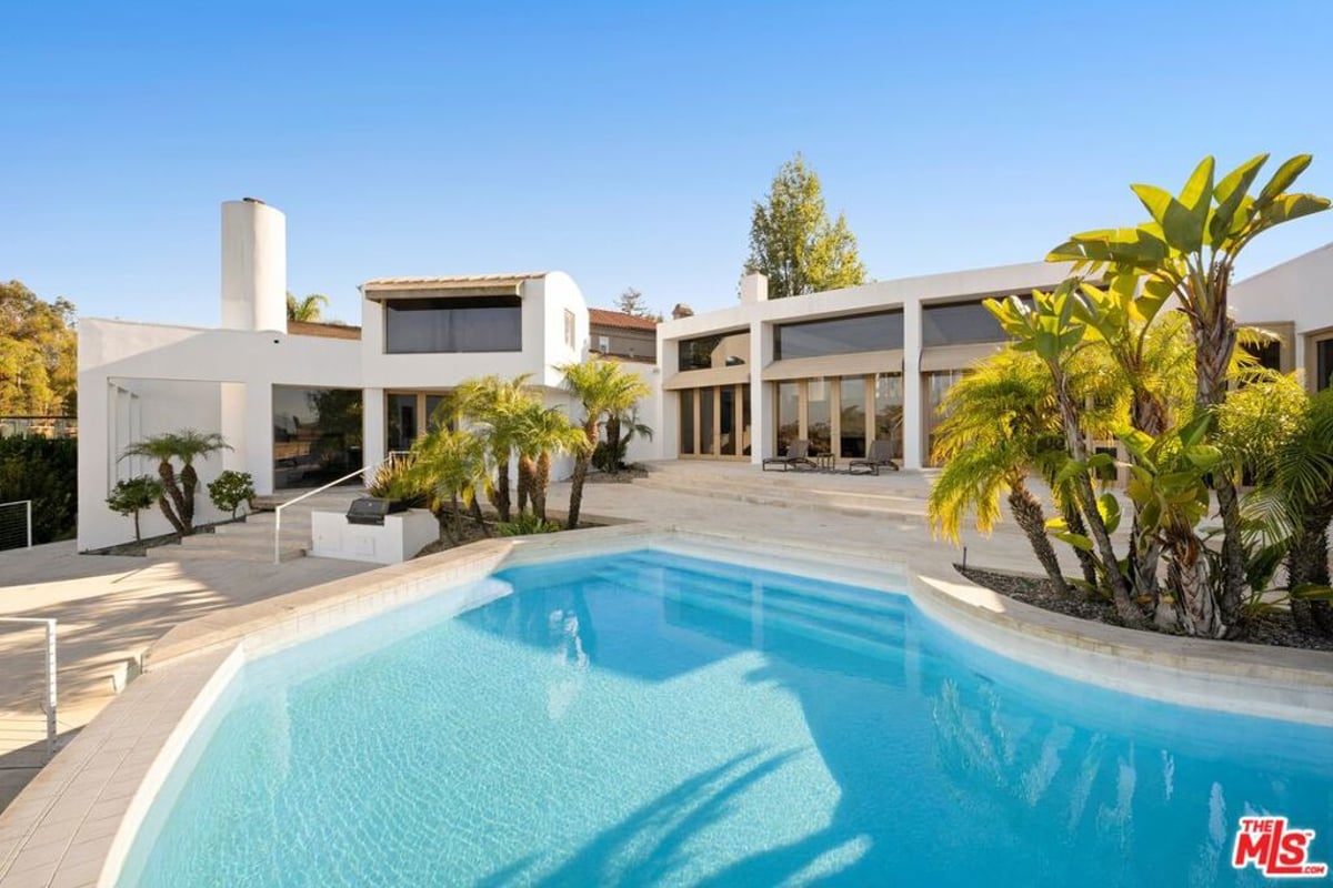 11975 Crest Place, Beverly Hills, CA 90210 — photo 1 of 15
