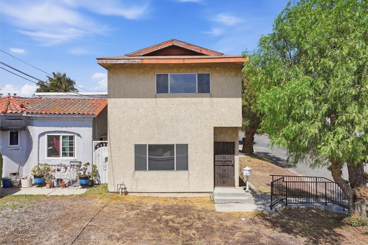 1402 W 1st Street, San Pedro, CA 90732 — photo 1 of 34