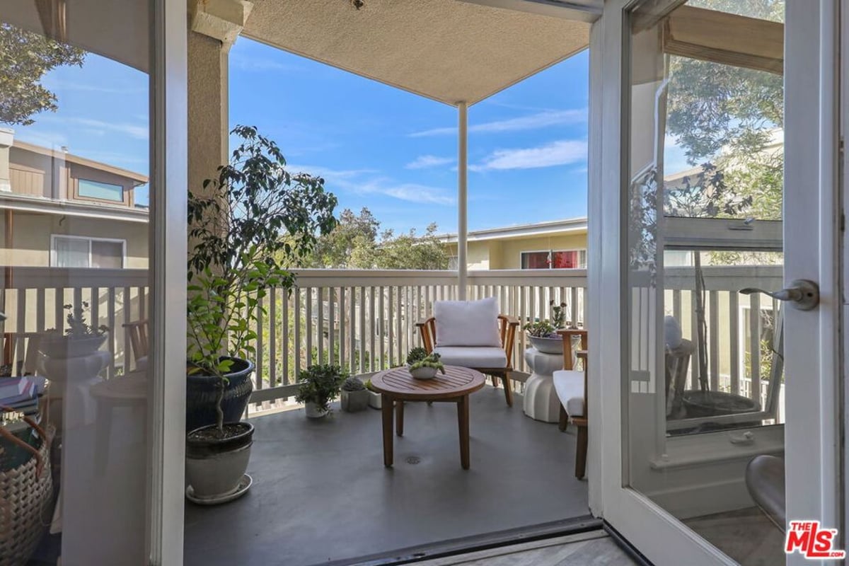 2913 3rd Street 306, Santa Monica, CA 90405 — photo 1 of 17