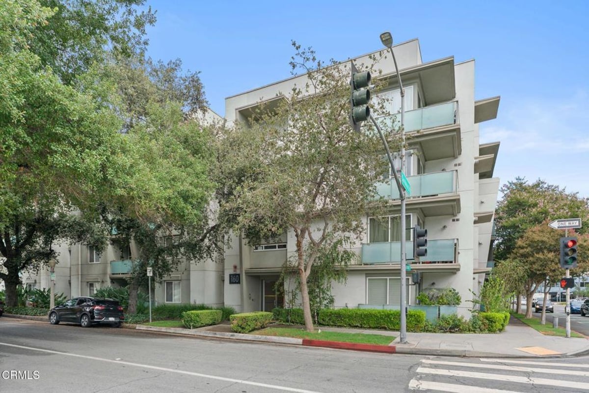 160 S Hudson Avenue 105, Pasadena, CA 91101 — photo 1 of 24