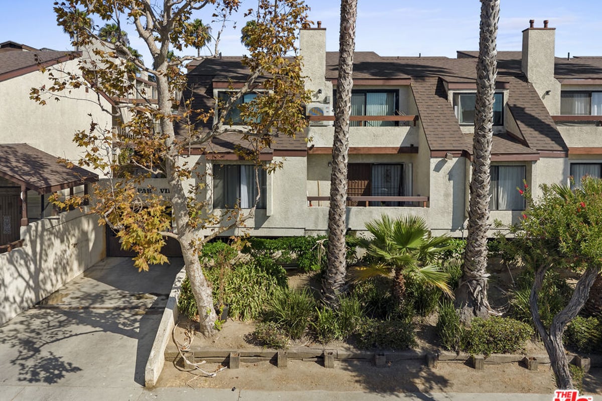 620 W Hyde Park Boulevard 103, Inglewood, CA 90302 — photo 1 of 21