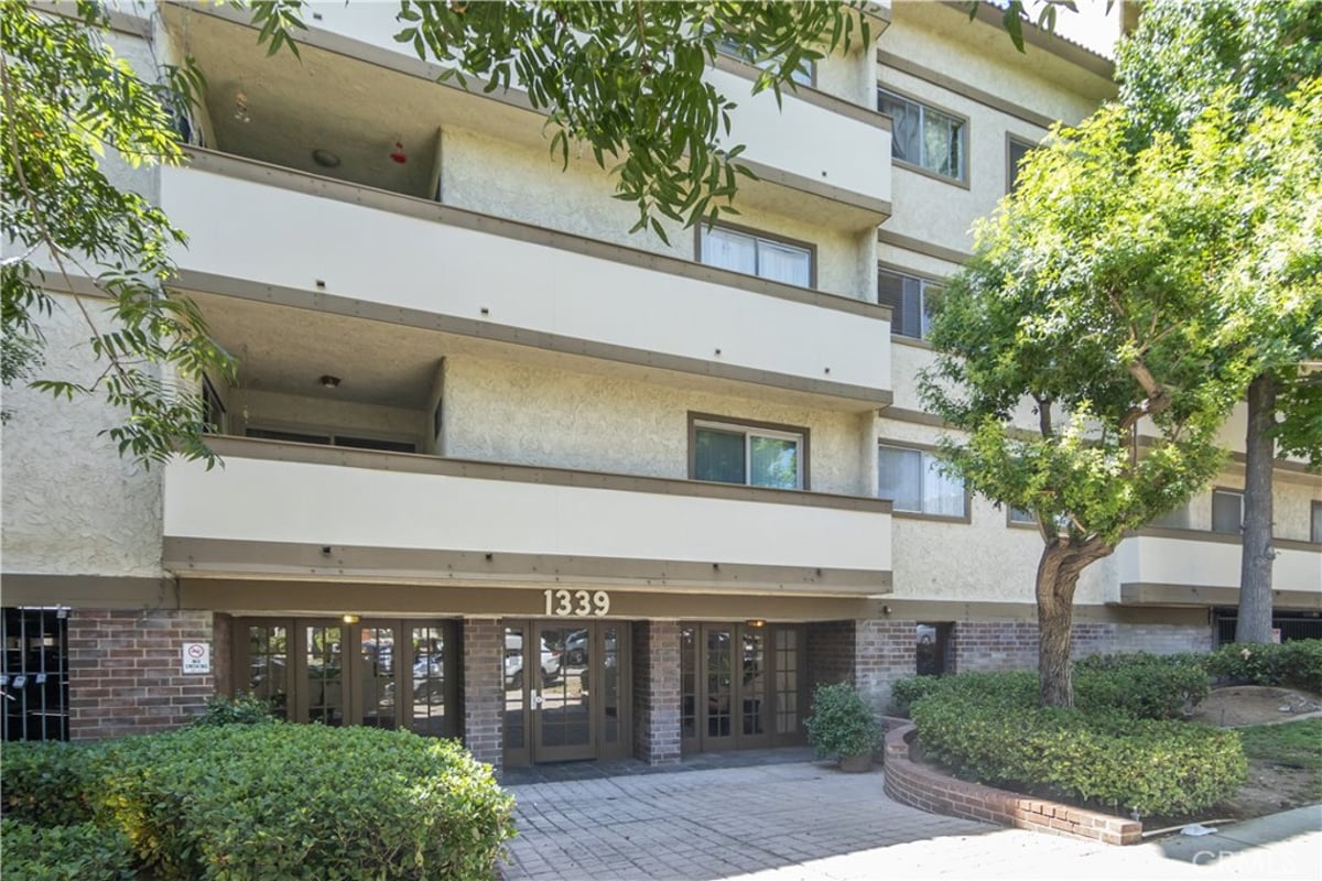 1339 N Columbus 106, Glendale, CA 91202 — photo 1 of 28