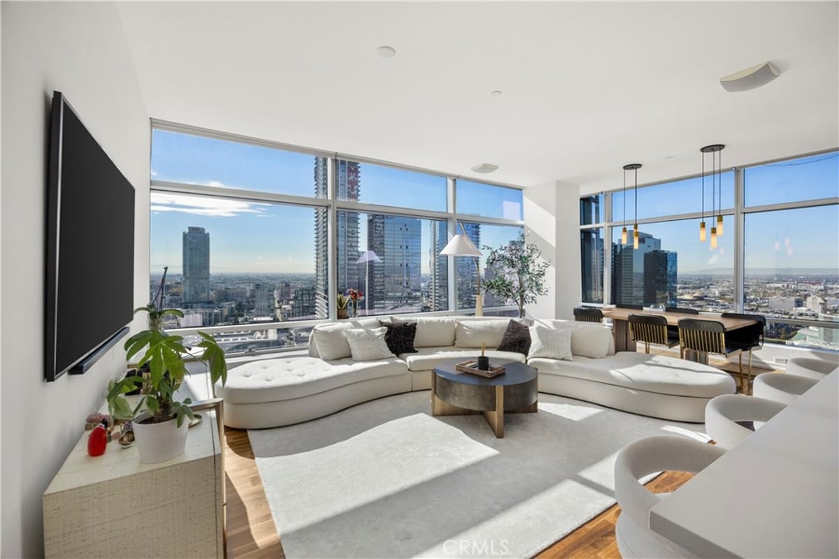 900 W Olympic 28A, Los Angeles, CA 90015 — photo 1 of 22