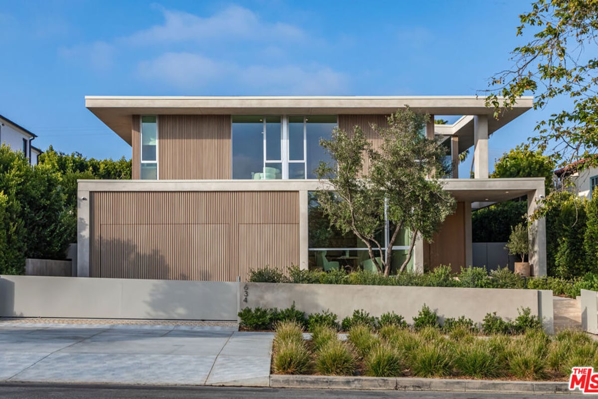 634 Moreno Avenue, Los Angeles, CA 90049 — photo 1 of 28