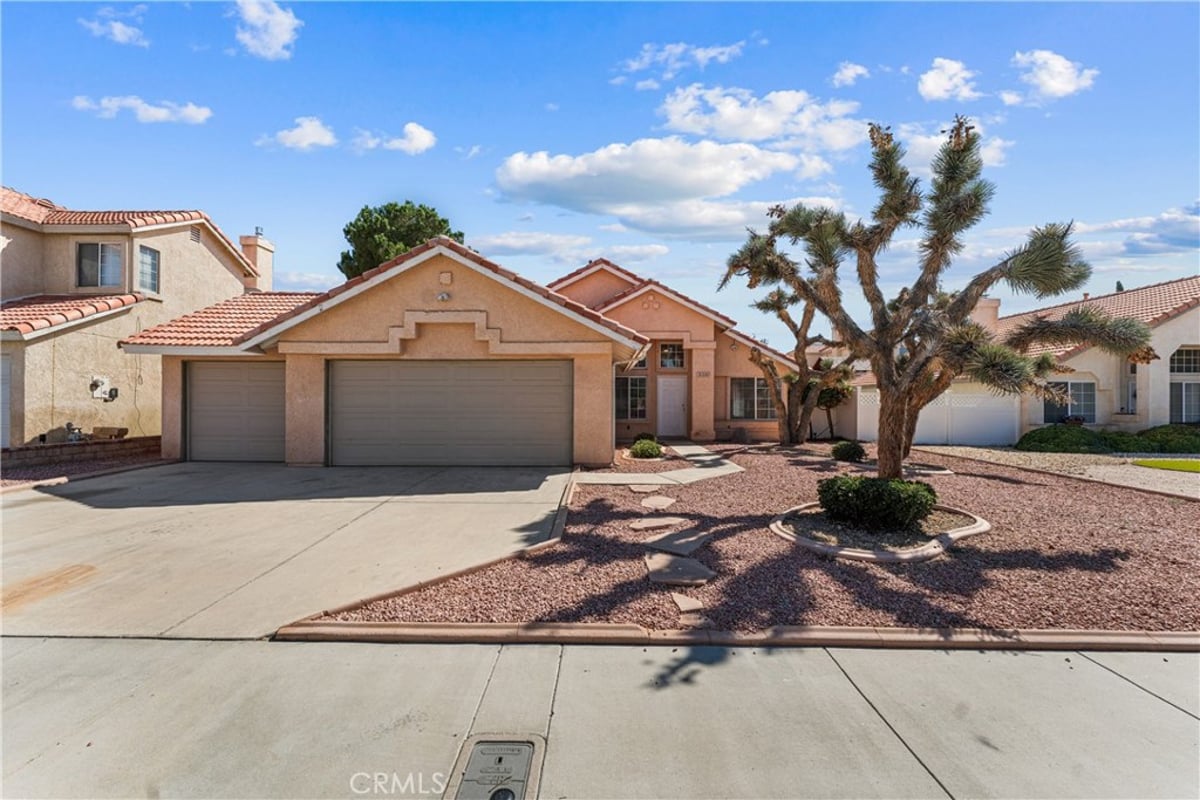 5546 Laurel Avenue, Palmdale, CA 93552 — photo 1 of 37
