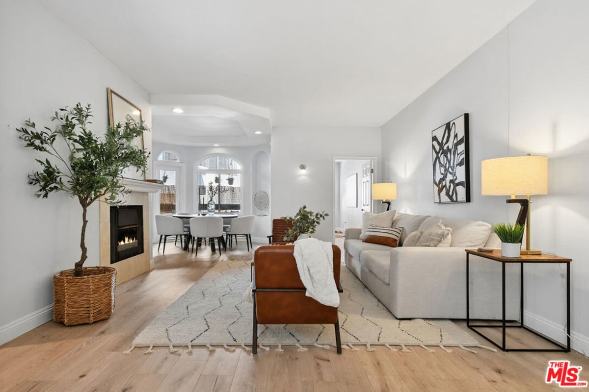 4301 Fulton Avenue 106, Los Angeles, CA 91423 — photo 1 of 35