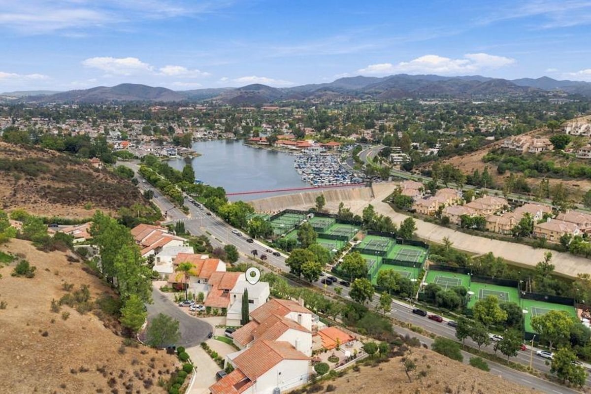 3222 Meadow Oak Drive, Westlake Village, CA 91361 — photo 1 of 50