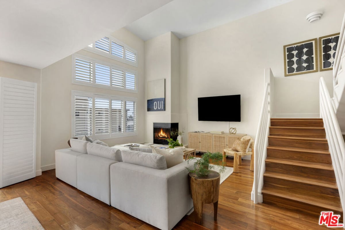 1214 14th Street 203, Santa Monica, CA 90404 — photo 1 of 25