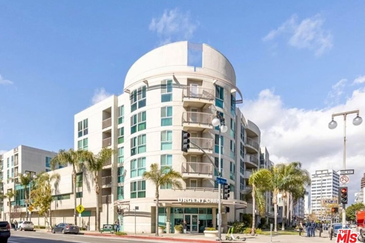 267 S San Pedro Street 602, Los Angeles, CA 90012 — photo 1 of 34
