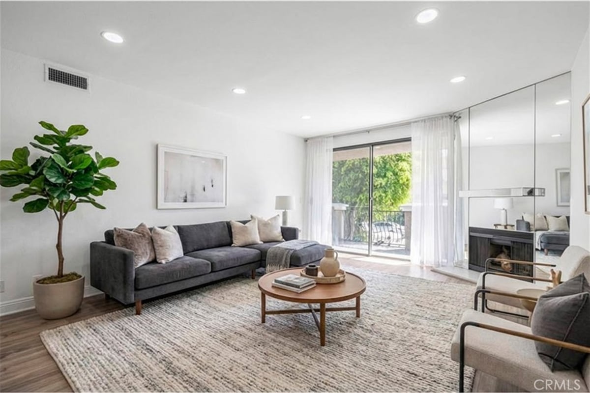 1630 S Bentley Avenue 103, Los Angeles, CA 90025 — photo 1 of 27