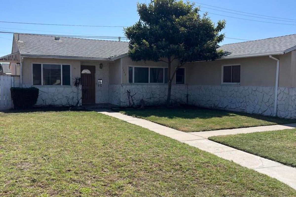 1242 W Juniper Street, Oxnard, CA 93033 — photo 1 of 4