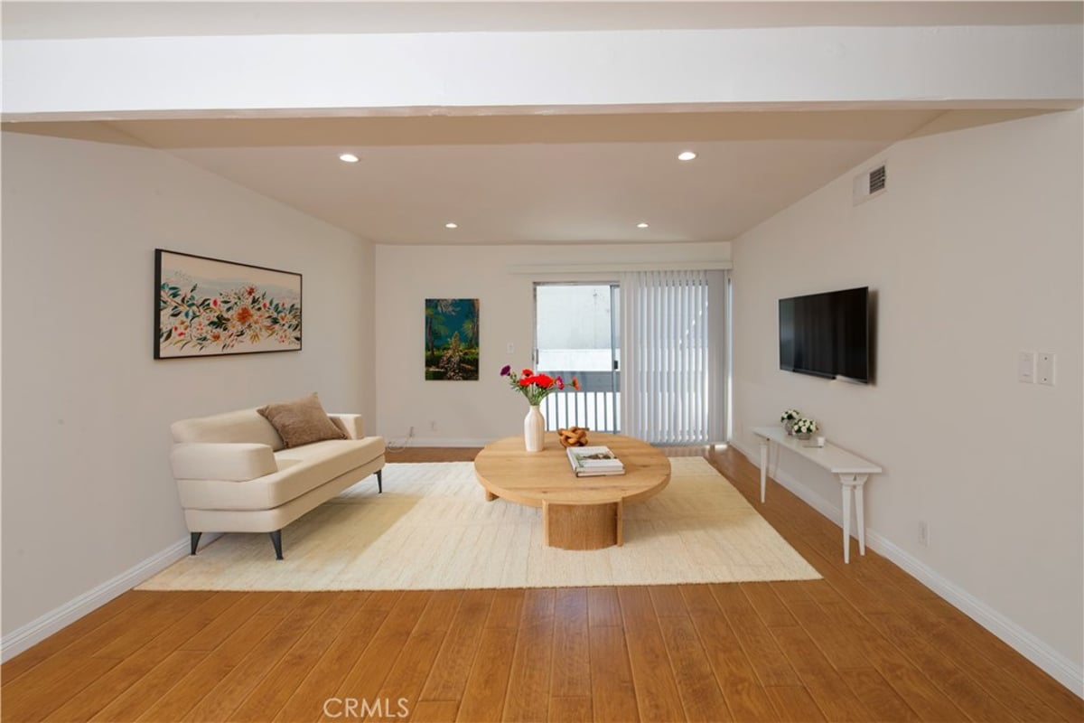 18620 Hatteras St 249, Tarzana, CA 91356 — photo 1 of 58