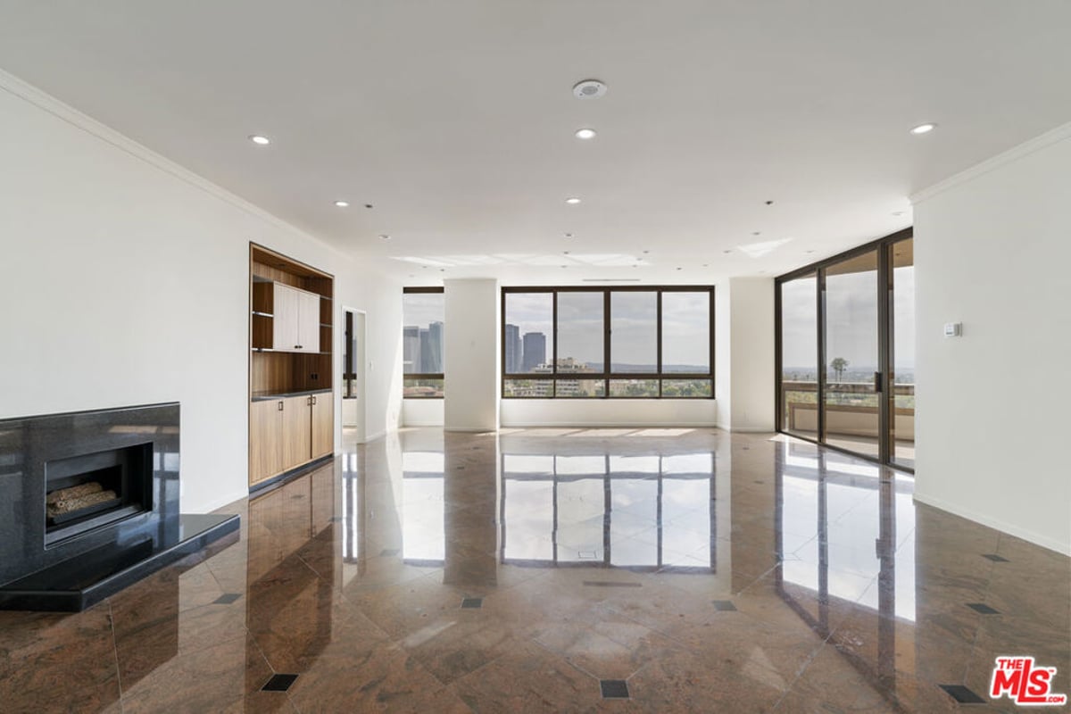 10430 Wilshire Boulevard 606, Los Angeles, CA 90024 — photo 1 of 43