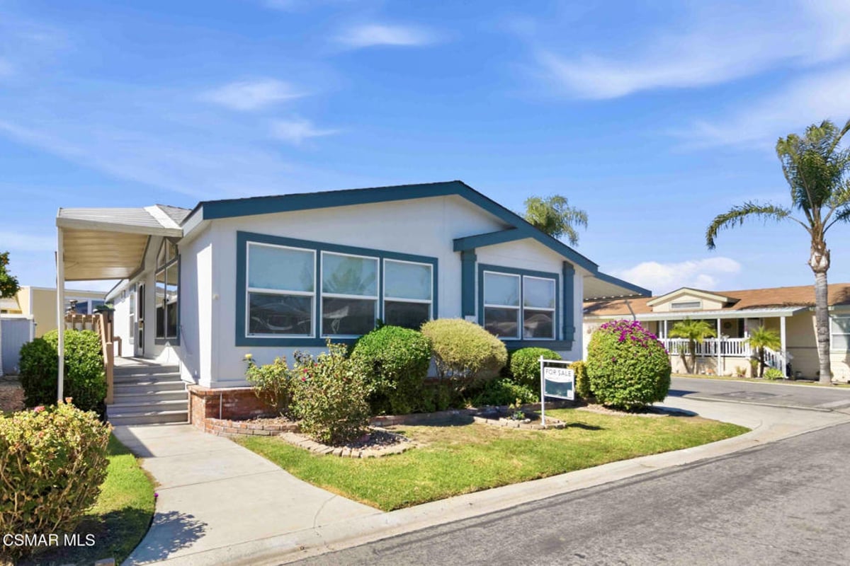 195 Tierra Rejada Road 127, Simi Valley, CA 93065 — photo 1 of 43