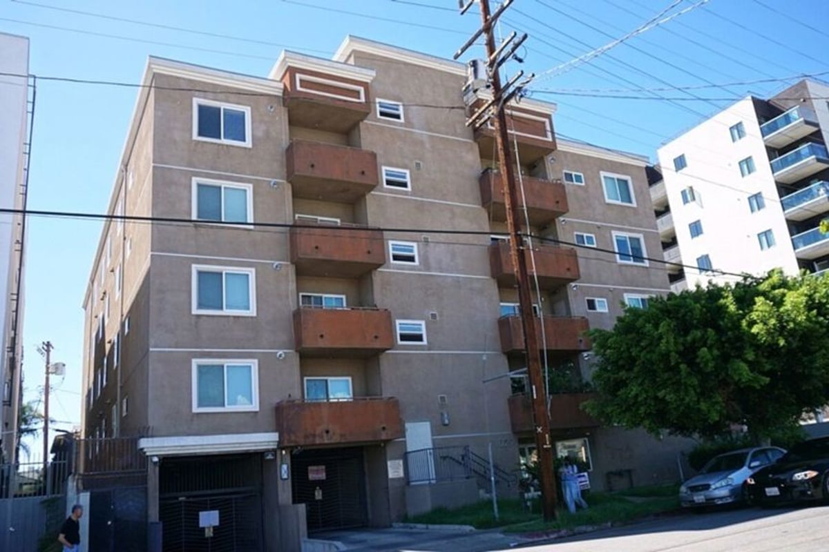 1029 S Hobart Boulevard 202, Los Angeles, CA 90006 — photo 1 of 26