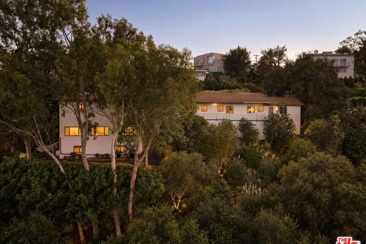 1018 N Tigertail Road, Los Angeles, CA 90049 — photo 1 of 25