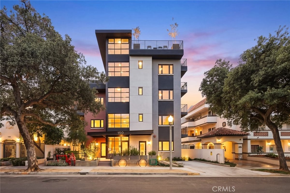 150 S Oak Knoll Avenue 104, Pasadena, CA 91101 — photo 1 of 25
