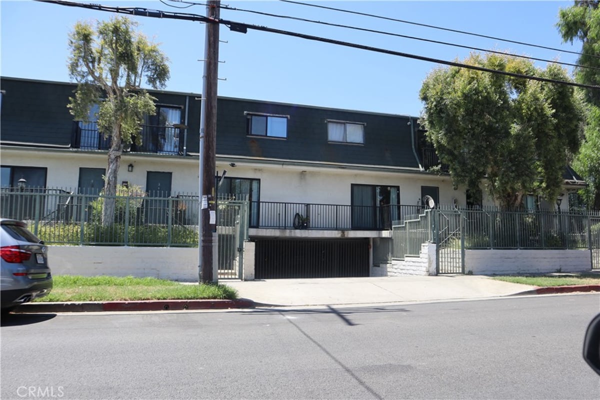 9047 Langdon 4, Los Angeles, CA 91343 — photo 1 of 6