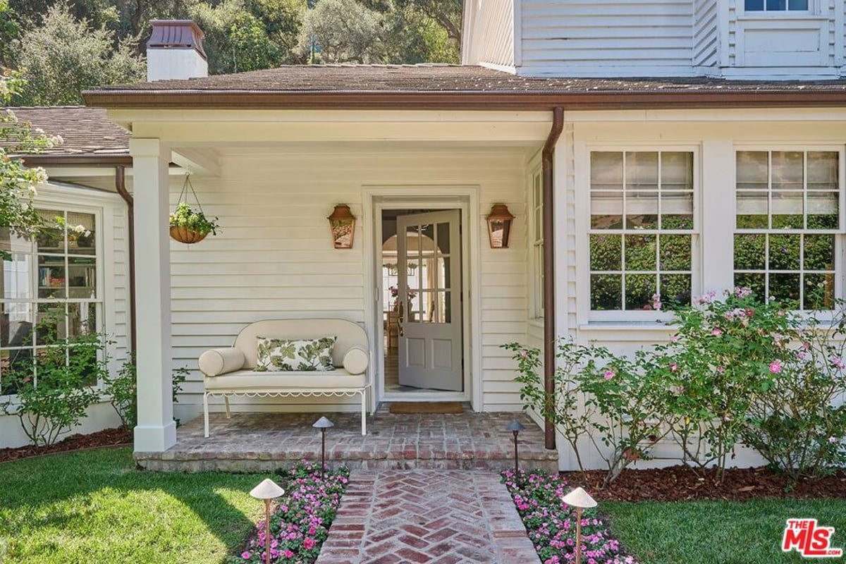 1827 N Beverly Drive, Los Angeles, CA 90210 — photo 1 of 26