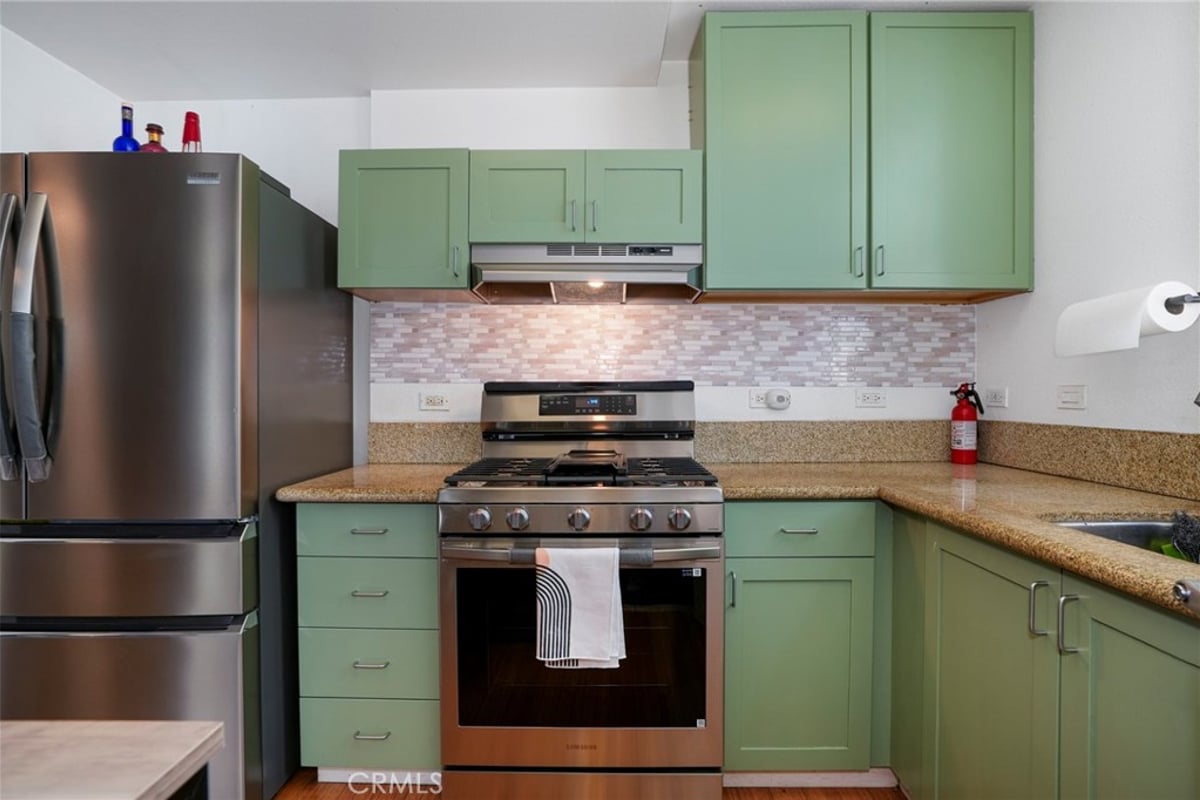 302 E 19th 3, Long Beach, CA 90806 — photo 1 of 19
