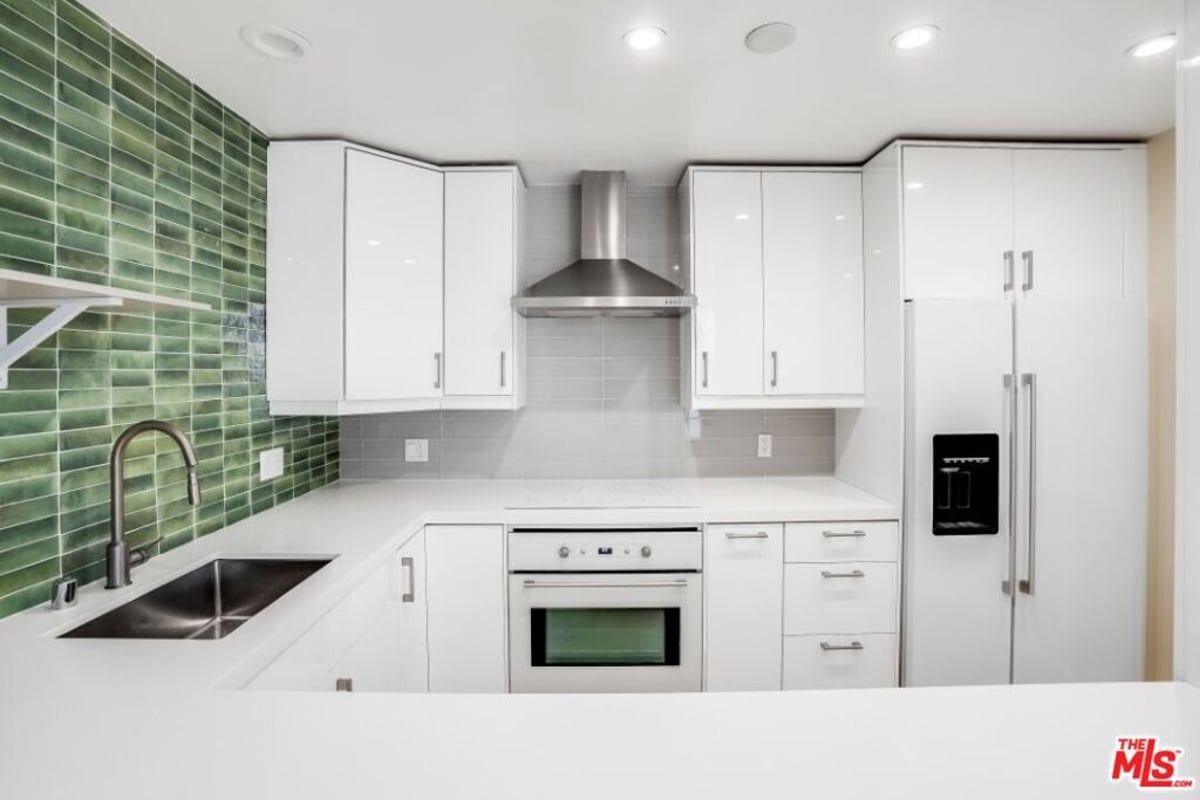 10433 Wilshire Boulevard 405, Los Angeles, CA 90024 — photo 1 of 37