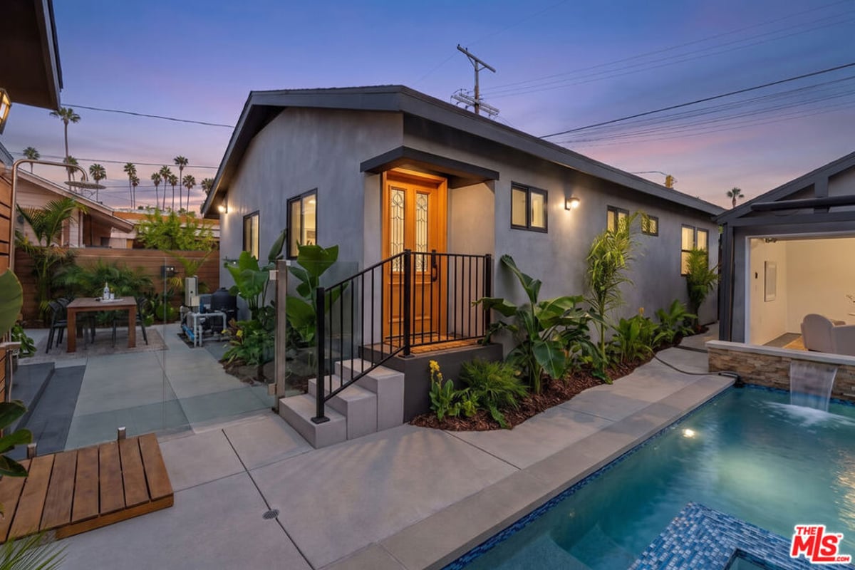 1556 La Baig Ave, Los Angeles, CA 90028 — photo 1 of 36
