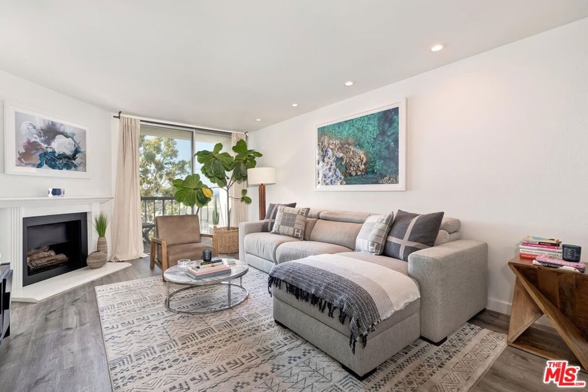 8530 Holloway Drive 422, West Hollywood, CA 90069 — photo 1 of 32