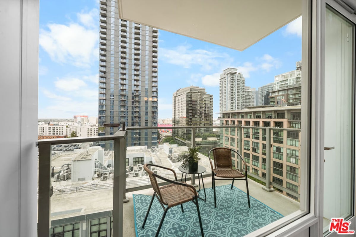 1050 S GRAND Avenue 1303, Los Angeles, CA 90015 — photo 1 of 61