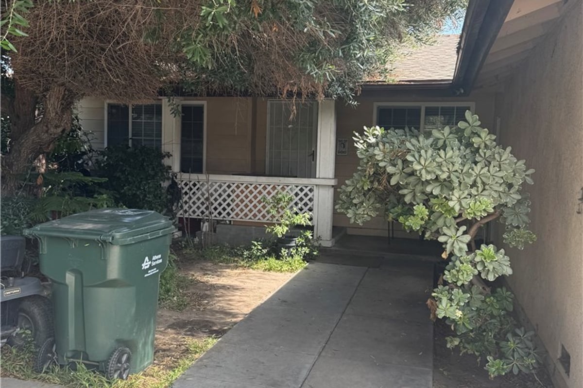 12518 Bellder, Downey, CA 90242 — photo 1 of 1